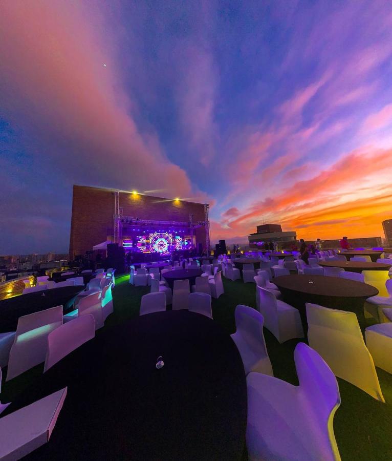Hotel Dann Carlton Barranquilla Y Centro De Convenciones Eksteriør bilde The View Rooftop