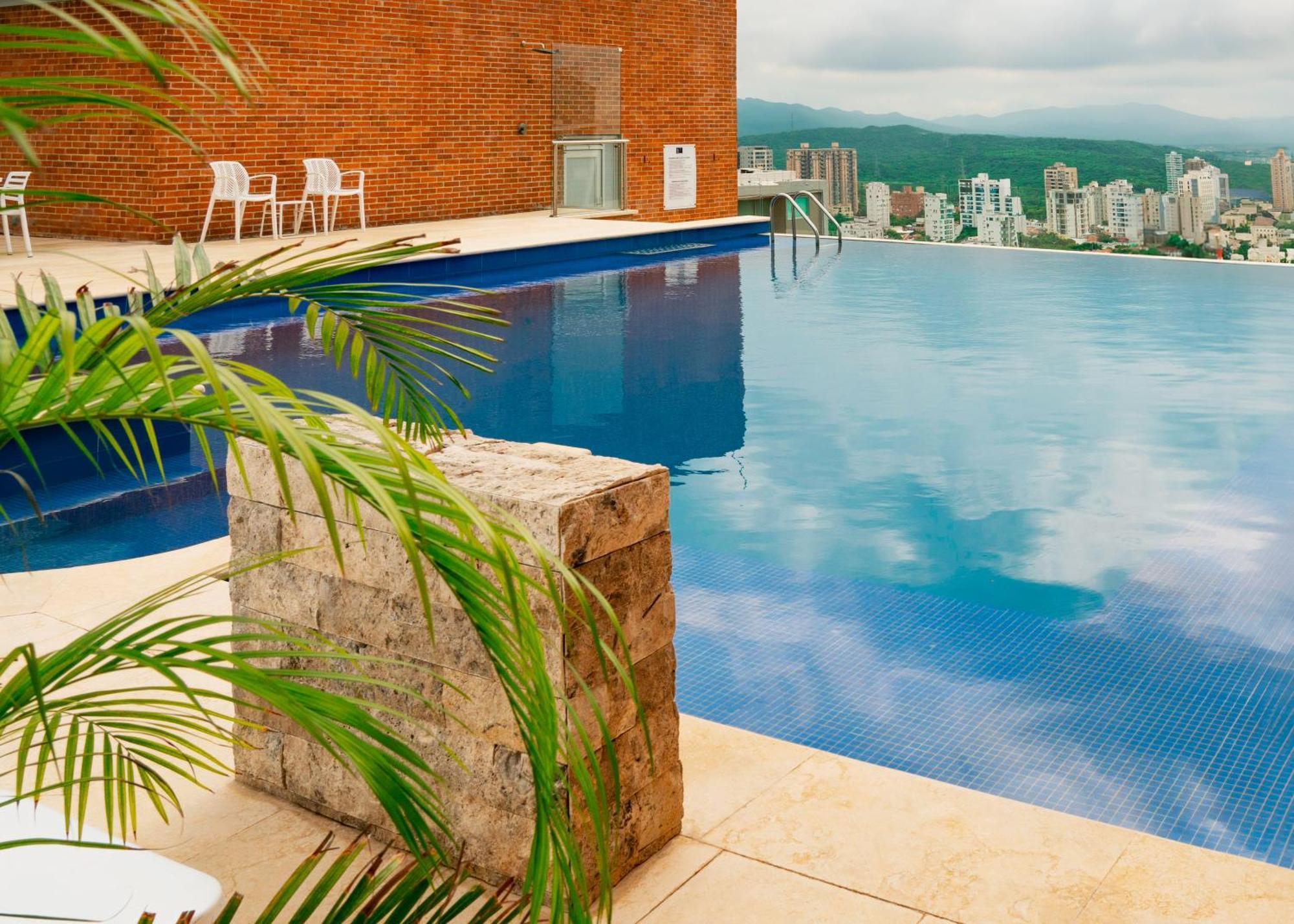 Hotel Dann Carlton Barranquilla Y Centro De Convenciones Eksteriør bilde Infinity pool
